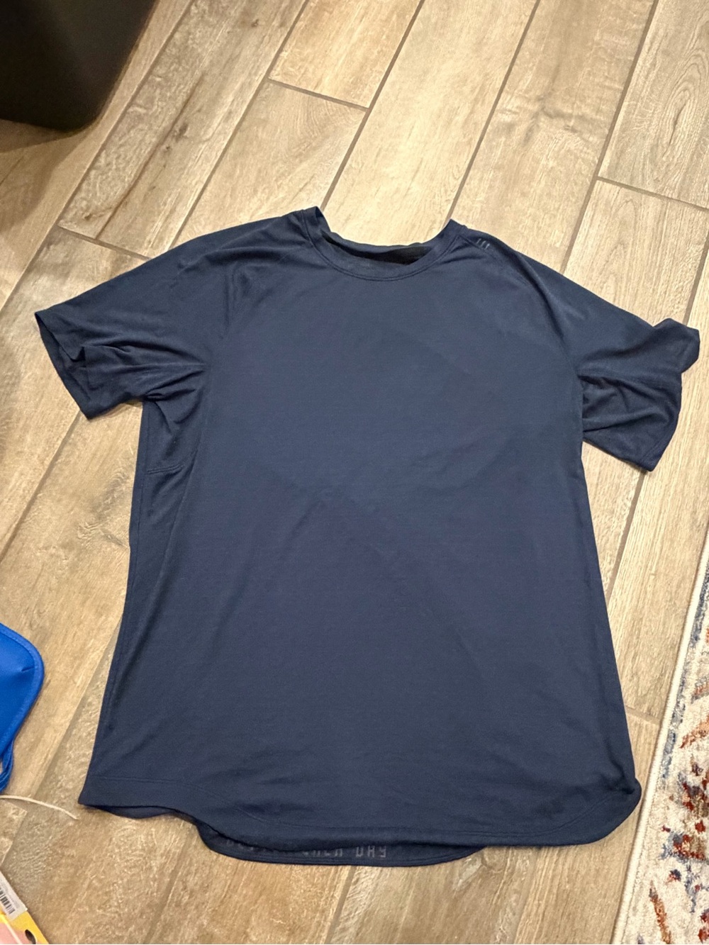 Lululemon men’s performance T-shirt, navy blue medium